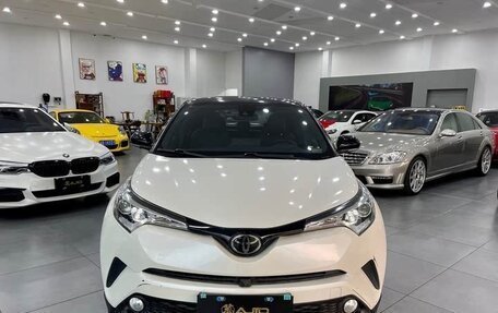 Toyota C-HR I рестайлинг, 2022 год, 1 890 000 рублей, 2 фотография