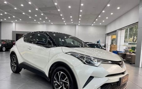 Toyota C-HR I рестайлинг, 2022 год, 1 890 000 рублей, 3 фотография