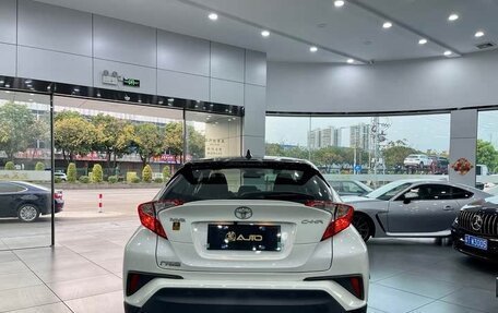 Toyota C-HR I рестайлинг, 2022 год, 1 890 000 рублей, 6 фотография