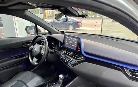 Toyota C-HR I рестайлинг, 2022 год, 1 890 000 рублей, 12 фотография