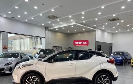Toyota C-HR I рестайлинг, 2022 год, 1 890 000 рублей, 4 фотография
