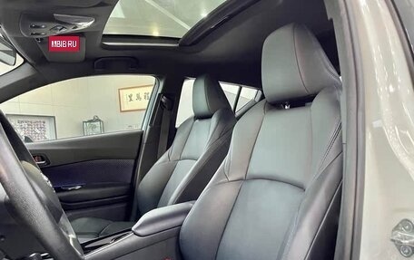 Toyota C-HR I рестайлинг, 2022 год, 1 890 000 рублей, 19 фотография