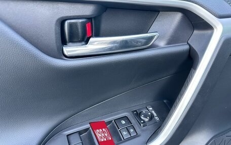 Toyota RAV4, 2024 год, 3 990 000 рублей, 17 фотография