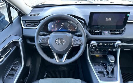 Toyota RAV4, 2024 год, 3 990 000 рублей, 27 фотография