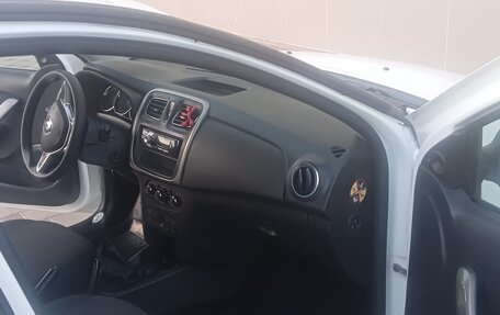 Renault Logan II, 2018 год, 520 000 рублей, 4 фотография