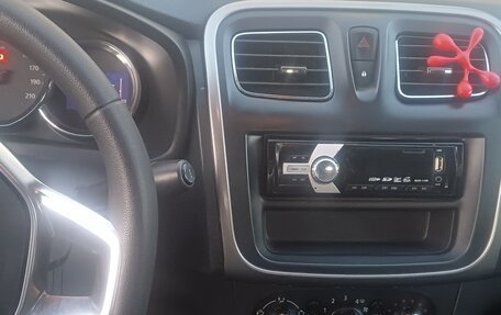 Renault Logan II, 2018 год, 520 000 рублей, 7 фотография