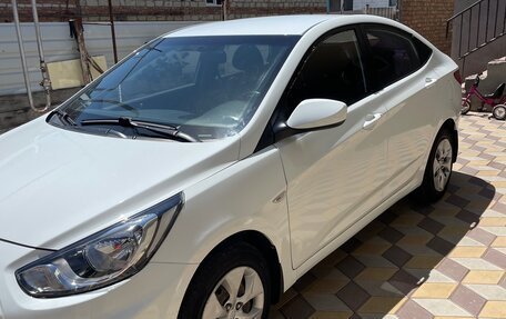 Hyundai Solaris II рестайлинг, 2012 год, 670 000 рублей, 2 фотография