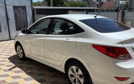 Hyundai Solaris II рестайлинг, 2012 год, 670 000 рублей, 3 фотография