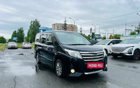 Toyota Noah III, 2016 год, 1 899 000 рублей, 4 фотография