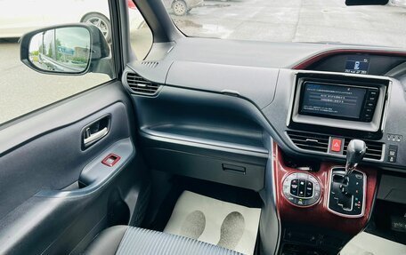Toyota Noah III, 2016 год, 1 899 000 рублей, 17 фотография