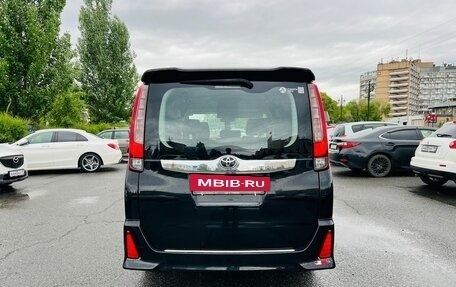 Toyota Noah III, 2016 год, 1 899 000 рублей, 7 фотография