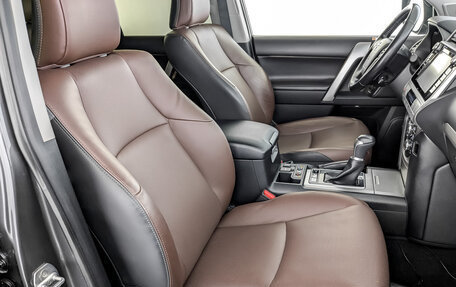 Toyota Land Cruiser Prado 150 рестайлинг 2, 2019 год, 4 990 000 рублей, 24 фотография