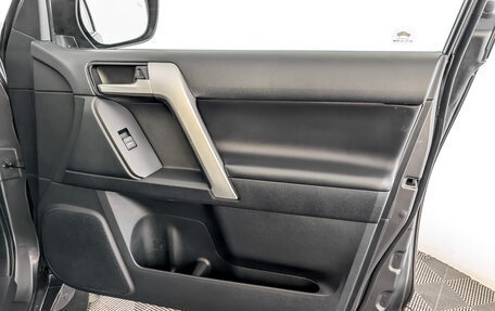 Toyota Land Cruiser Prado 150 рестайлинг 2, 2019 год, 4 990 000 рублей, 26 фотография