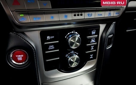 Toyota Land Cruiser Prado 150 рестайлинг 2, 2019 год, 4 990 000 рублей, 30 фотография