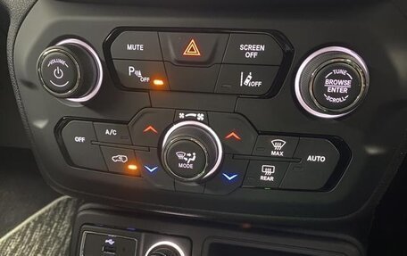 Jeep Renegade I рестайлинг, 2022 год, 1 600 000 рублей, 19 фотография