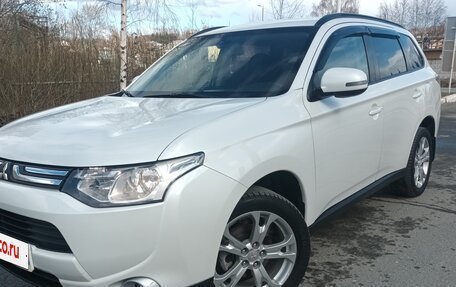 Mitsubishi Outlander III рестайлинг 3, 2013 год, 1 250 000 рублей, 1 фотография