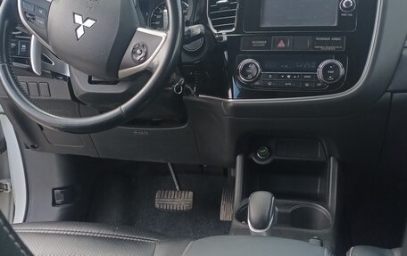 Mitsubishi Outlander III рестайлинг 3, 2013 год, 1 250 000 рублей, 6 фотография