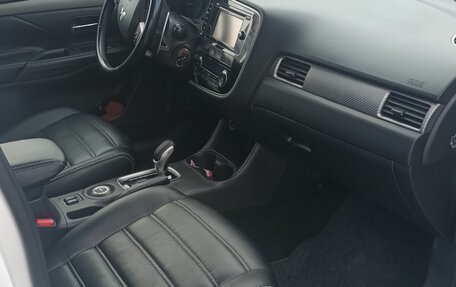 Mitsubishi Outlander III рестайлинг 3, 2013 год, 1 250 000 рублей, 7 фотография