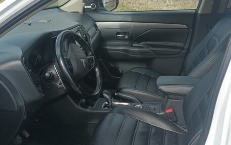Mitsubishi Outlander III рестайлинг 3, 2013 год, 1 250 000 рублей, 9 фотография