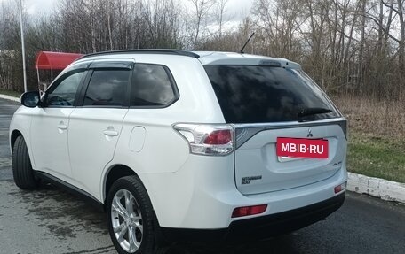 Mitsubishi Outlander III рестайлинг 3, 2013 год, 1 250 000 рублей, 5 фотография