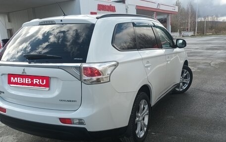 Mitsubishi Outlander III рестайлинг 3, 2013 год, 1 250 000 рублей, 4 фотография