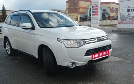 Mitsubishi Outlander III рестайлинг 3, 2013 год, 1 250 000 рублей, 3 фотография