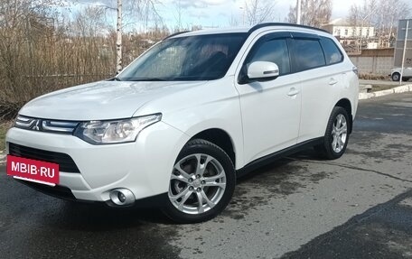 Mitsubishi Outlander III рестайлинг 3, 2013 год, 1 250 000 рублей, 2 фотография