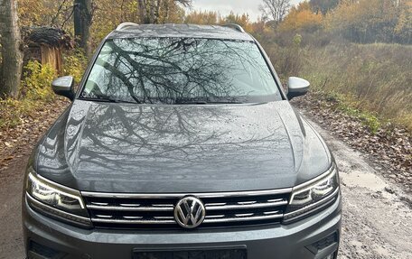 Volkswagen Tiguan II, 2019 год, 3 550 000 рублей, 2 фотография