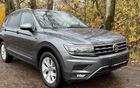 Volkswagen Tiguan II, 2019 год, 3 550 000 рублей, 3 фотография