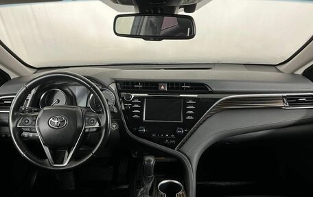 Toyota Camry, 2019 год, 2 290 000 рублей, 10 фотография