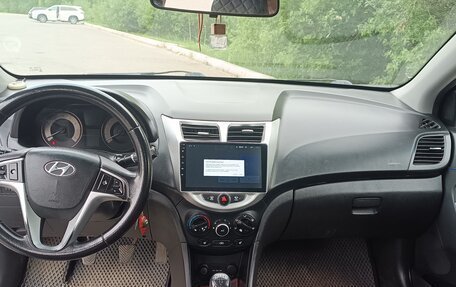 Hyundai Solaris II рестайлинг, 2011 год, 440 000 рублей, 10 фотография