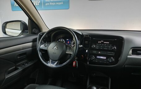 Mitsubishi Outlander III рестайлинг 3, 2015 год, 1 628 000 рублей, 15 фотография