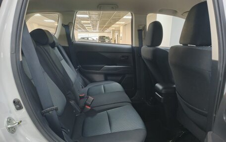 Mitsubishi Outlander III рестайлинг 3, 2015 год, 1 628 000 рублей, 11 фотография
