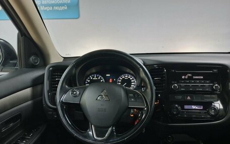 Mitsubishi Outlander III рестайлинг 3, 2015 год, 1 628 000 рублей, 16 фотография