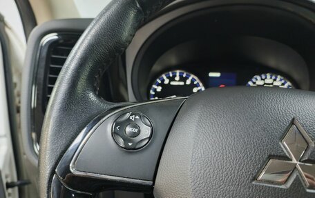 Mitsubishi Outlander III рестайлинг 3, 2015 год, 1 628 000 рублей, 23 фотография