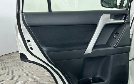 Toyota Land Cruiser Prado 150 рестайлинг 2, 2021 год, 6 500 000 рублей, 10 фотография