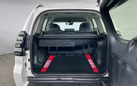 Toyota Land Cruiser Prado 150 рестайлинг 2, 2021 год, 6 500 000 рублей, 8 фотография