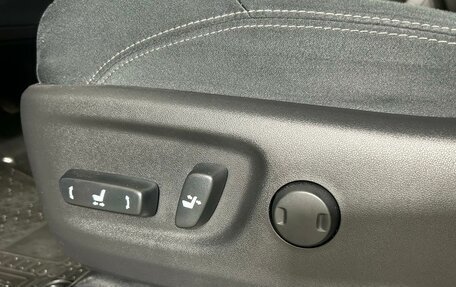Toyota Land Cruiser Prado 150 рестайлинг 2, 2021 год, 6 500 000 рублей, 26 фотография