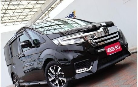 Honda Stepwgn IV, 2018 год, 1 350 000 рублей, 2 фотография