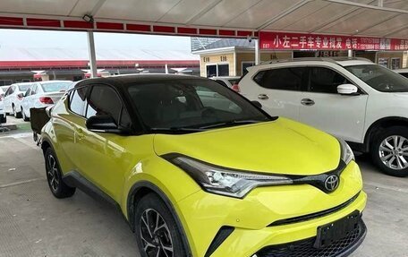 Toyota C-HR I рестайлинг, 2022 год, 1 900 000 рублей, 3 фотография