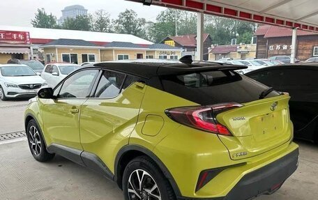 Toyota C-HR I рестайлинг, 2022 год, 1 900 000 рублей, 4 фотография