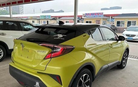 Toyota C-HR I рестайлинг, 2022 год, 1 900 000 рублей, 6 фотография