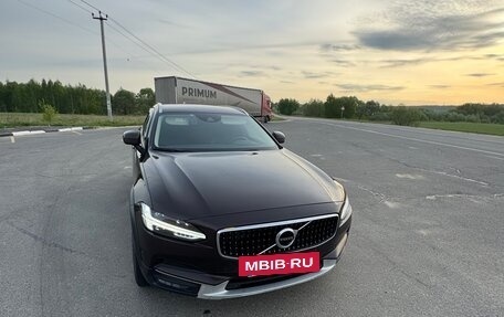 Volvo V90 Cross Country I рестайлинг, 2017 год, 2 328 000 рублей, 2 фотография