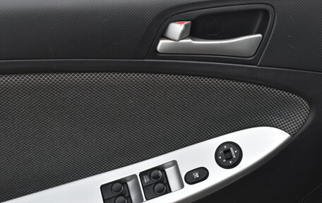 Hyundai Solaris II рестайлинг, 2013 год, 850 000 рублей, 8 фотография