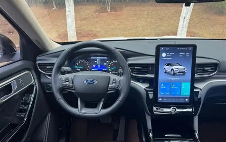Ford Explorer VI, 2022 год, 17 фотография