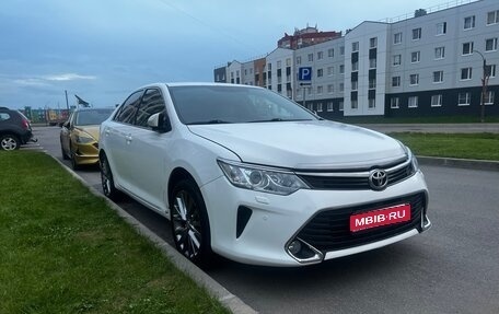 Toyota Camry, 2015 год, 1 890 000 рублей, 3 фотография