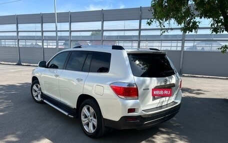 Toyota Highlander III, 2012 год, 2 500 000 рублей, 3 фотография