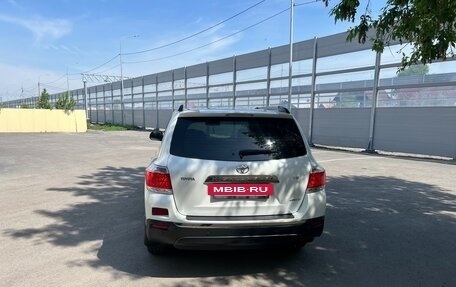 Toyota Highlander III, 2012 год, 2 500 000 рублей, 6 фотография