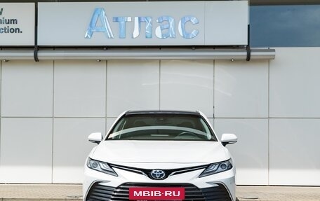 Toyota Camry, 2023 год, 3 890 000 рублей, 2 фотография