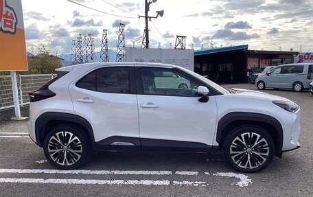 Toyota Yaris Cross, 2022 год, 1 420 000 рублей, 7 фотография
